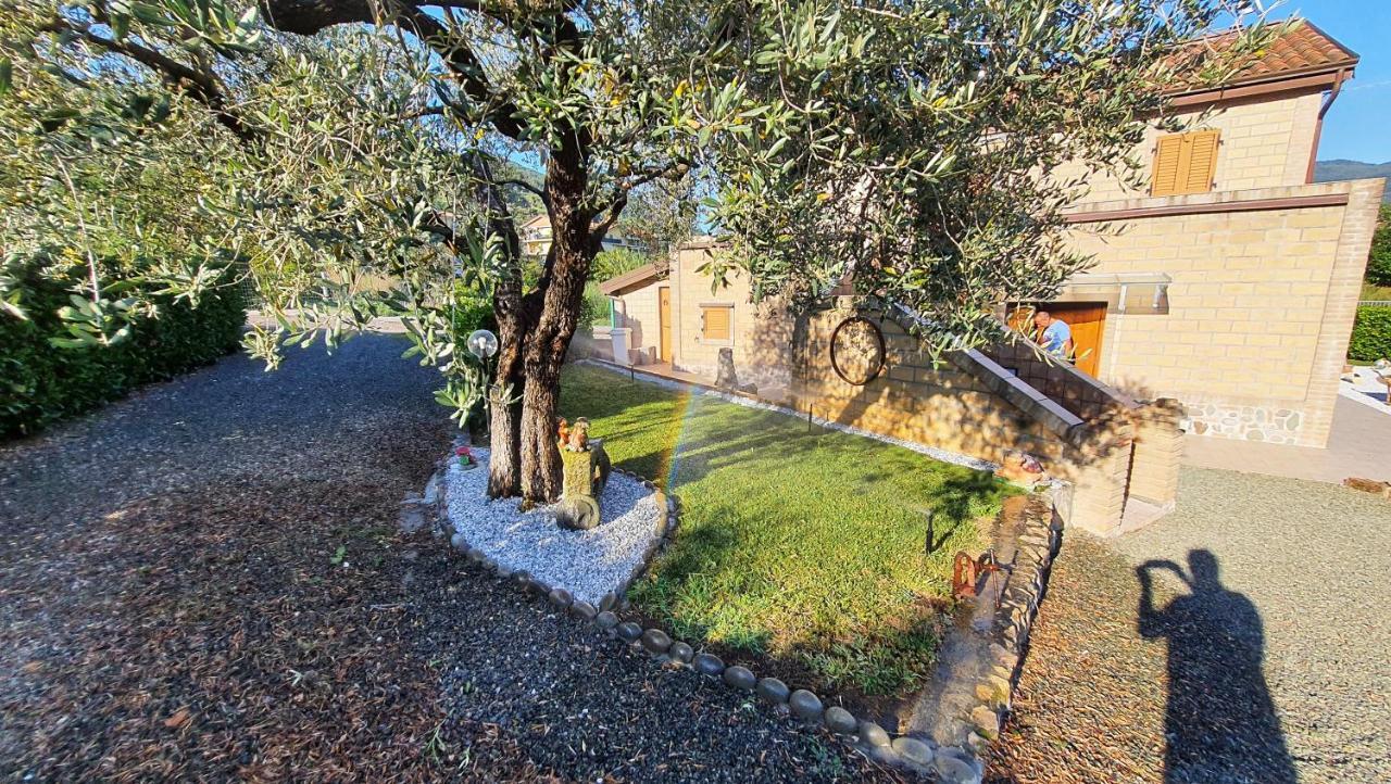 Spicchio Di Luna - Casa Vacanze Albiano Magra Bagian luar foto