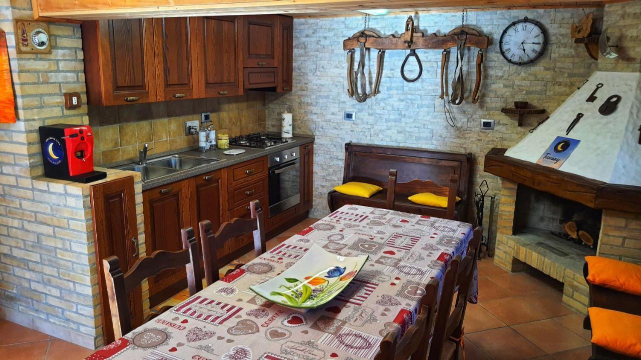 Spicchio Di Luna - Casa Vacanze Albiano Magra Bagian luar foto