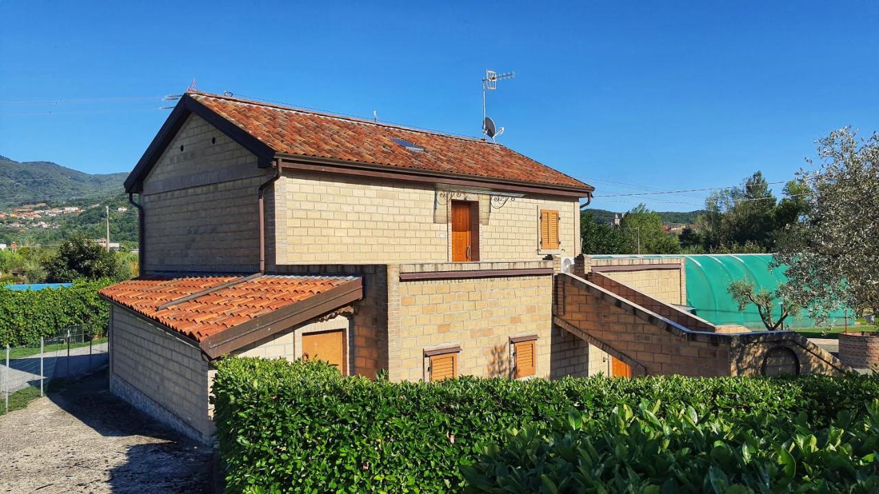 Spicchio Di Luna - Casa Vacanze Albiano Magra Bagian luar foto