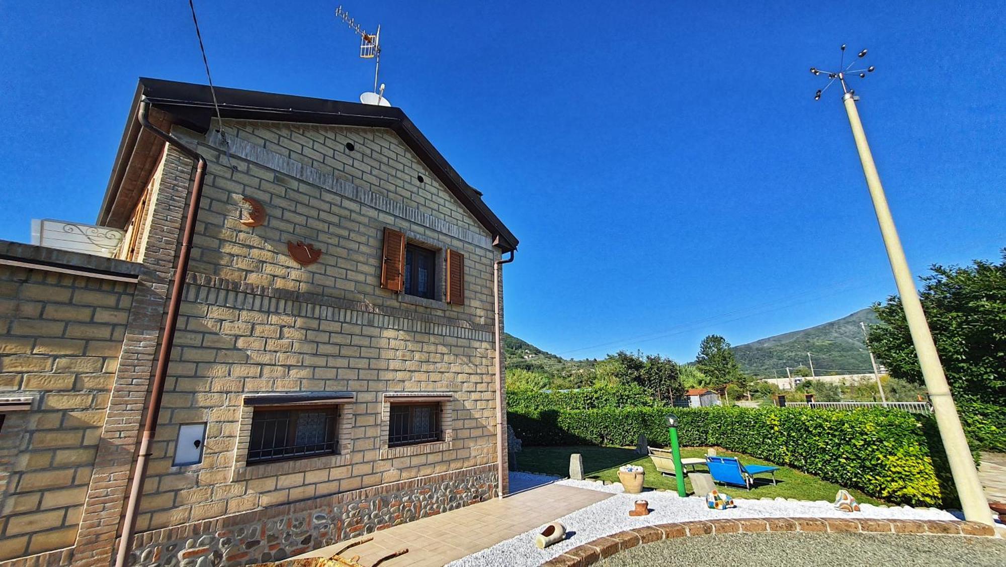 Spicchio Di Luna - Casa Vacanze Albiano Magra Bagian luar foto
