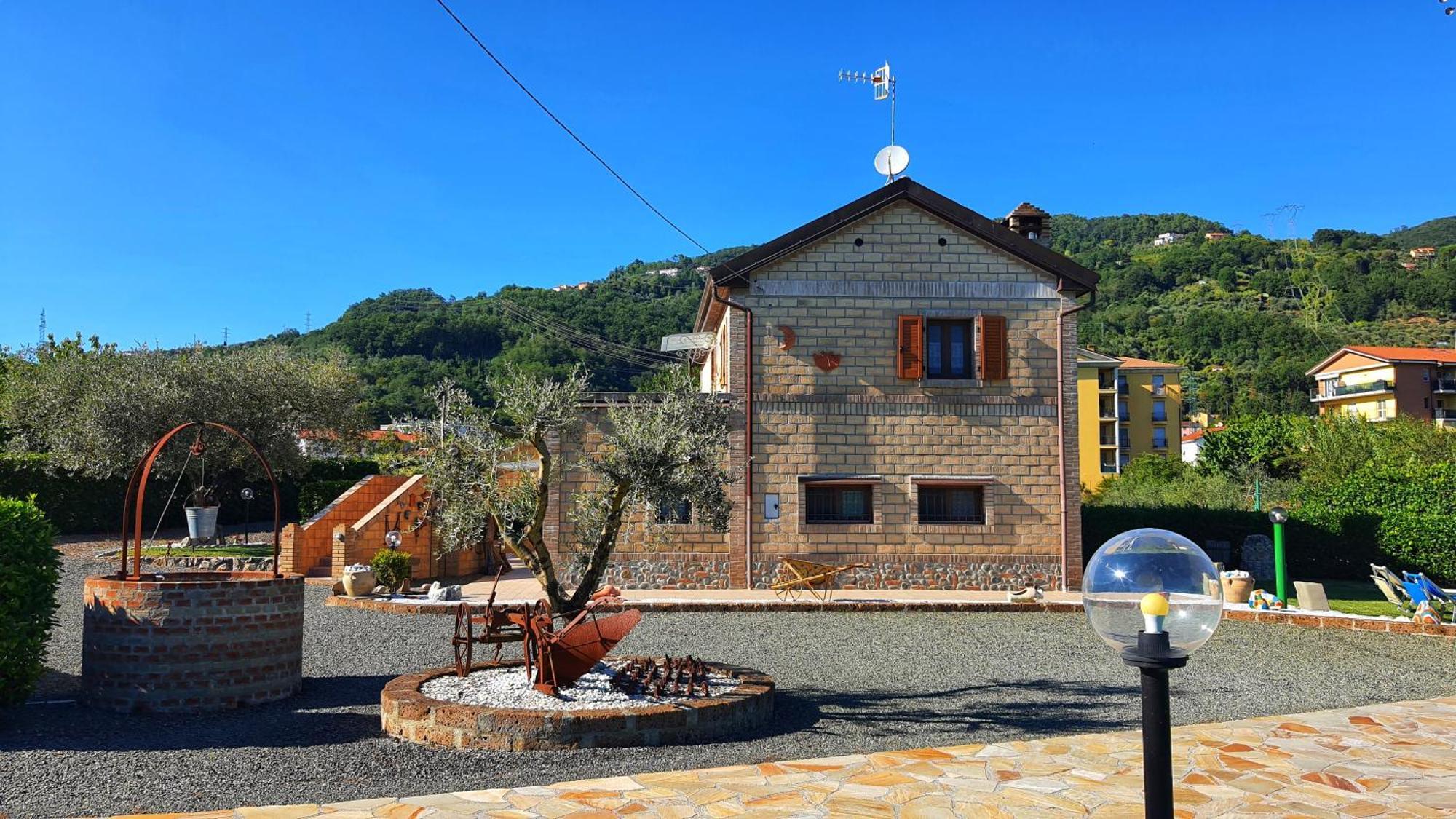 Spicchio Di Luna - Casa Vacanze Albiano Magra Bagian luar foto